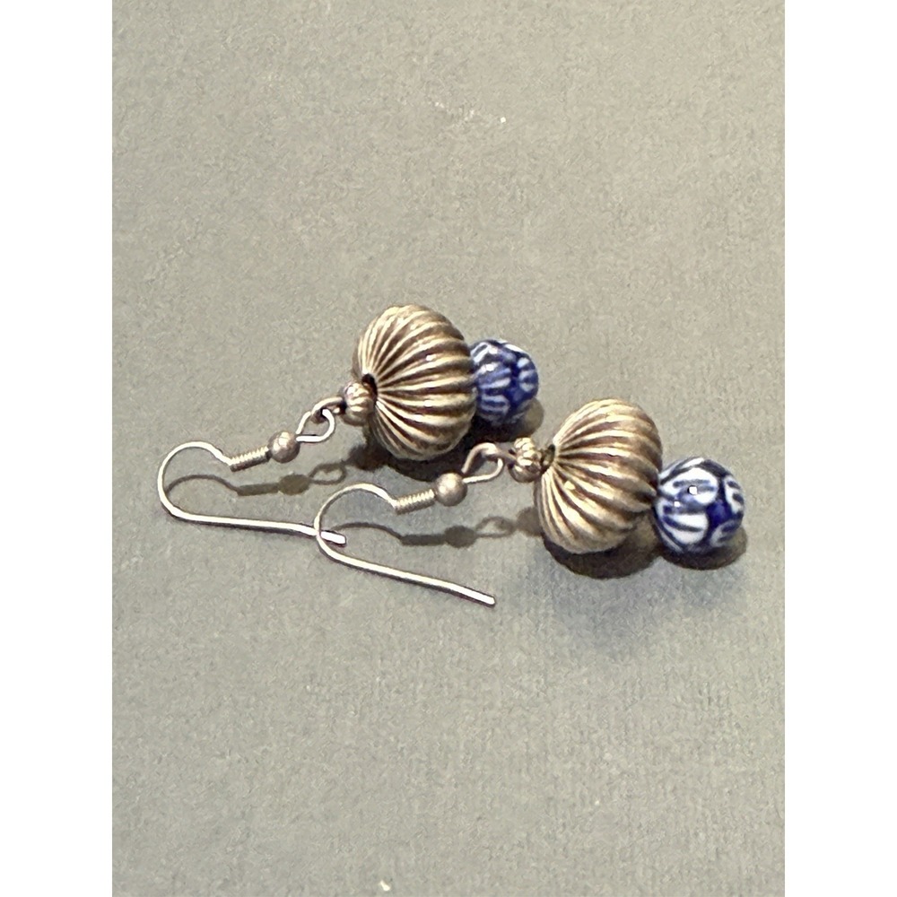 Dainty Dangle Earrings Silver Tone Ribbed Bead Blue White Porcelain Drop Boho‎